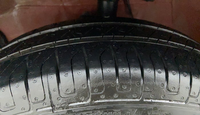 2010 Maruti Ritz LXI, Petrol, Manual, 27,052 km, Left Front Tyre Tread