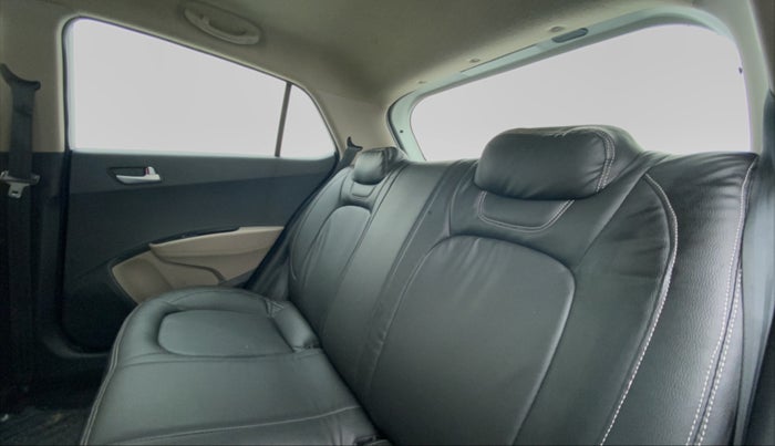 2017 Hyundai Grand i10 SPORTZ 1.2 KAPPA VTVT, Petrol, Manual, 30,615 km, Right Side Door Cabin View