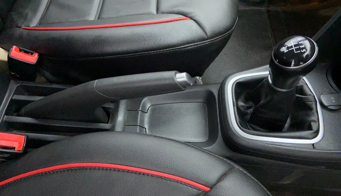 2016 Volkswagen Ameo HIGHLINE 1.2, Petrol, Manual, 37,453 km, Gear Lever