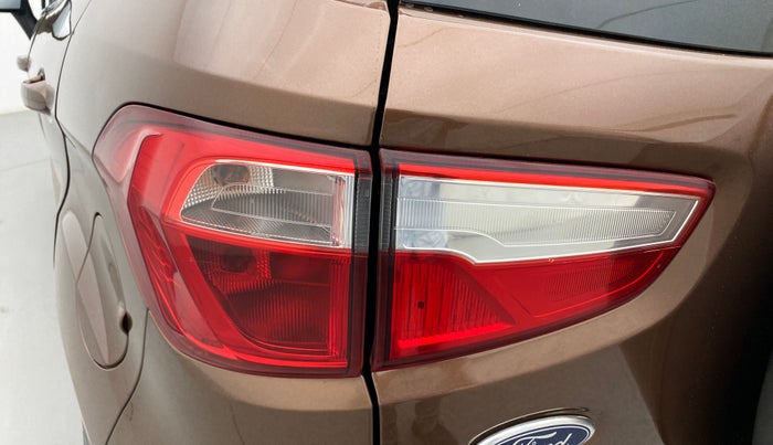 2016 Ford Ecosport TITANIUM 1.5L DIESEL, Diesel, Manual, 1,09,568 km, Left tail light - Minor damage