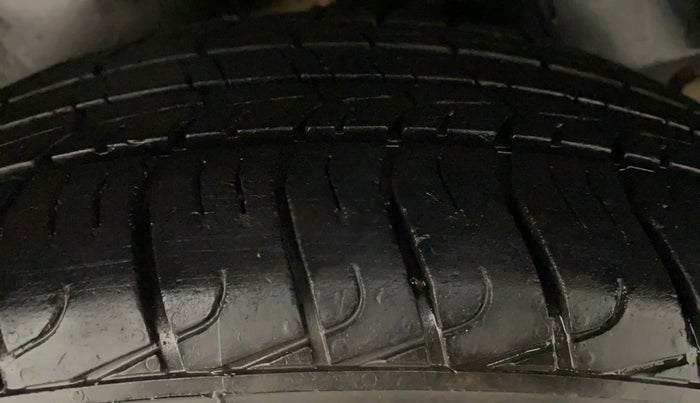 2021 Mahindra BOLERO NEO N 4, Diesel, Manual, 28,449 km, Right Rear Tyre Tread