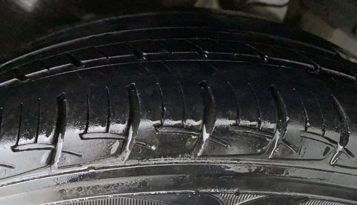 2013 Maruti Ertiga VXI, Petrol, Manual, 57,776 km, Left Rear Tyre Tread