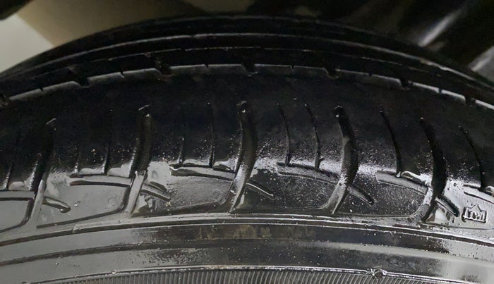 2013 Maruti Ertiga VXI, Petrol, Manual, 57,776 km, Right Rear Tyre Tread