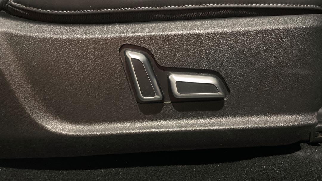 2022 GWM Ute Cannon-X (4x4), Automatic, 40071 km, Drivers Side Adjustment Panel
