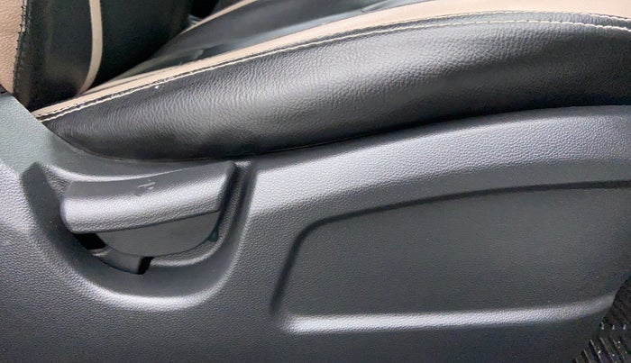 2017 Hyundai Elite i20 Magna Executive 1.2, Petrol, Manual, 23,821 km, Driver Side Adjustment Panel