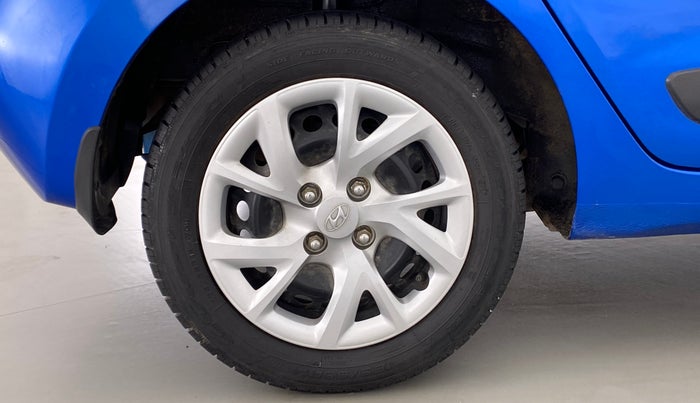 2018 Hyundai Grand i10 Magna 1.2 AT  VTVT, Petrol, Automatic, 27,144 km, Right Rear Wheel