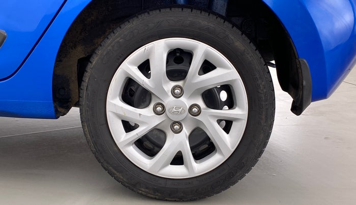 2018 Hyundai Grand i10 Magna 1.2 AT  VTVT, Petrol, Automatic, 27,144 km, Left Rear Wheel
