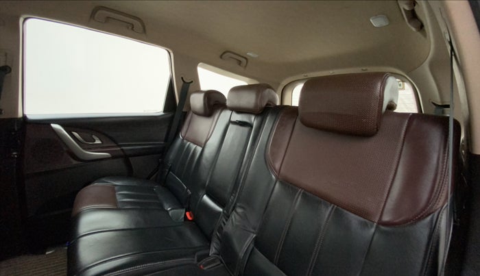 2014 Mahindra XUV500 W8, Diesel, Manual, 82,262 km, Right Side Rear Door Cabin