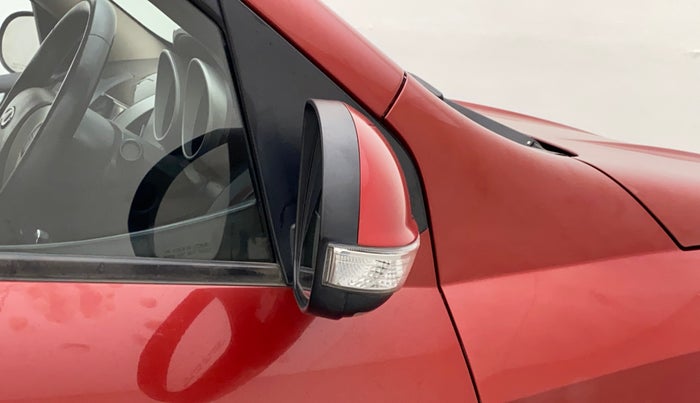 2014 Mahindra XUV500 W8, Diesel, Manual, 82,262 km, Right rear-view mirror - Indicator light has minor damage