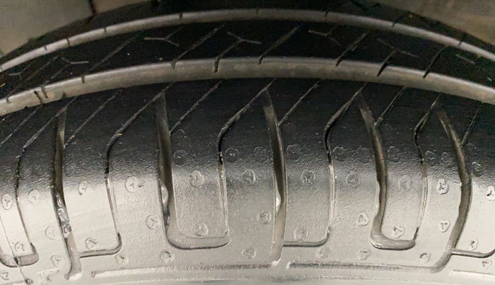 2018 Renault Kwid RXL, Petrol, Manual, 49,341 km, Left Front Tyre Tread