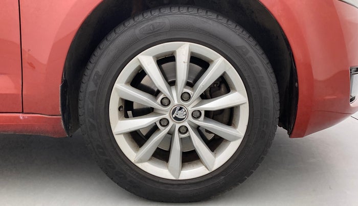 2014 Skoda Octavia ELEGANCE 1.8 TSI AT, Petrol, Automatic, 82,464 km, Right Front Wheel
