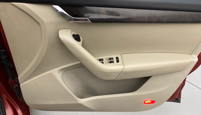 2014 Skoda Octavia ELEGANCE 1.8 TSI AT, Petrol, Automatic, 82,464 km, Driver Side Door Panels Control