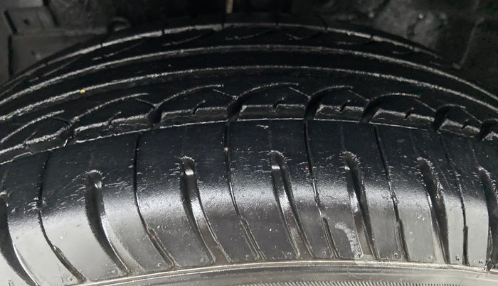 2015 Maruti Swift VDI ABS, Diesel, Manual, 1,23,276 km, Left Front Tyre Tread