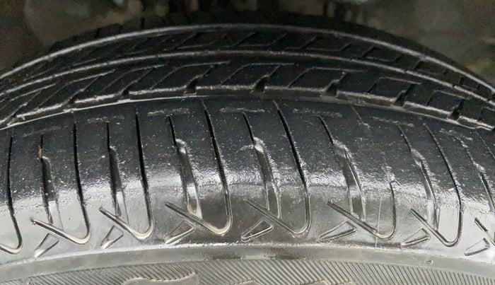 2014 Maruti Wagon R 1.0 VXI, Petrol, Manual, 47,804 km, Right Front Tyre Tread