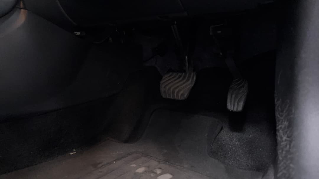 2021 Nissan Juke St-l, Automatic, 91258 km, Pedals and Footmat