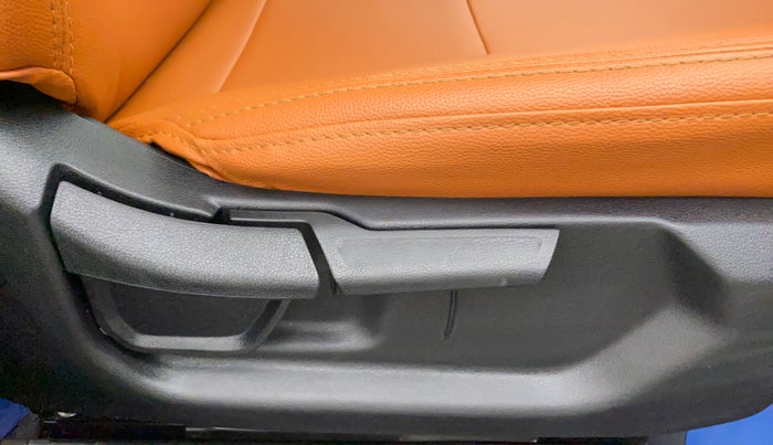 2021 Hyundai NEW I20 ASTA 1.2 MT, Petrol, Manual, 14,329 km, Driver Side Adjustment Panel