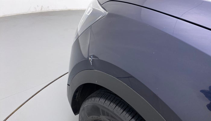 2022 Mahindra XUV700 AX 5 P MT 7 STR, Petrol, Manual, 9,719 km, Left fender - Slightly dented