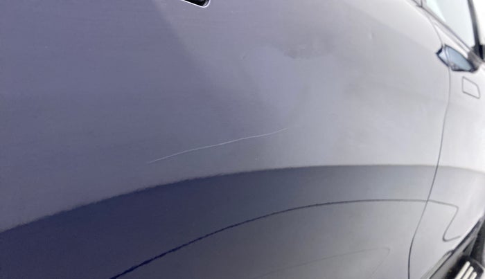 2022 Mahindra XUV700 AX 5 P MT 7 STR, Petrol, Manual, 9,719 km, Right rear door - Minor scratches