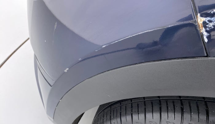 2022 Mahindra XUV700 AX 5 P MT 7 STR, Petrol, Manual, 9,719 km, Front bumper - Minor scratches