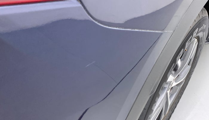 2022 Mahindra XUV700 AX 5 P MT 7 STR, Petrol, Manual, 9,719 km, Rear bumper - Minor scratches