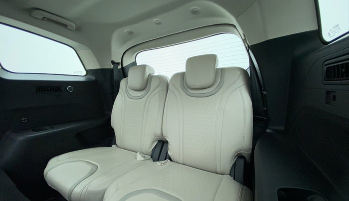 2022 Mahindra XUV700 AX 5 P MT 7 STR, Petrol, Manual, 9,719 km, Third Seat Row ( optional )