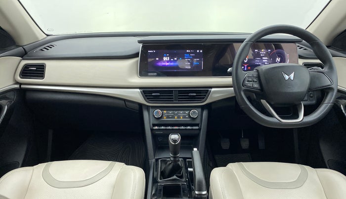 2022 Mahindra XUV700 AX 5 P MT 7 STR, Petrol, Manual, 9,719 km, Dashboard