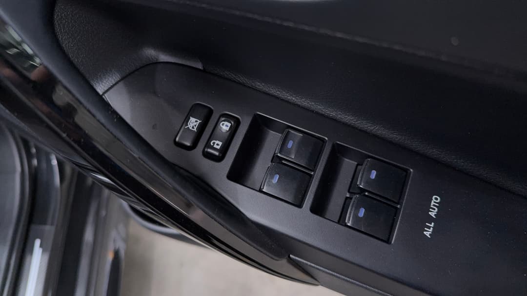 2017 Toyota Corolla Zr, Automatic, 122870 km, Drivers Side Door Panel Controls