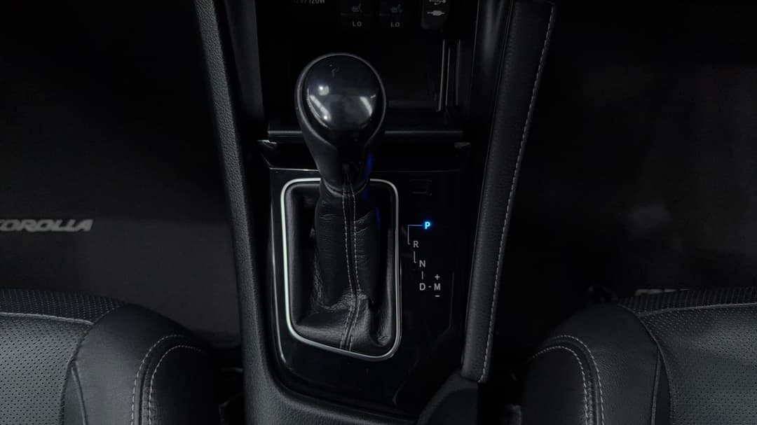 2017 Toyota Corolla Zr, Automatic, 122870 km, Gear Lever 