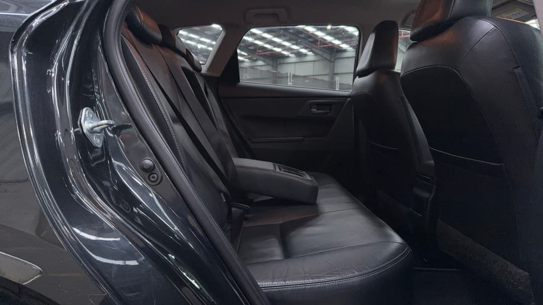 2017 Toyota Corolla Zr, Automatic, 122870 km, Right Side Rear Door Cabin View