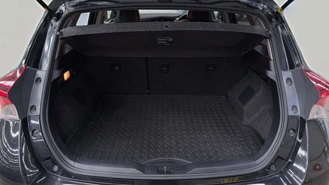 2017 Toyota Corolla Zr, Automatic, 122870 km, Boot Inside View