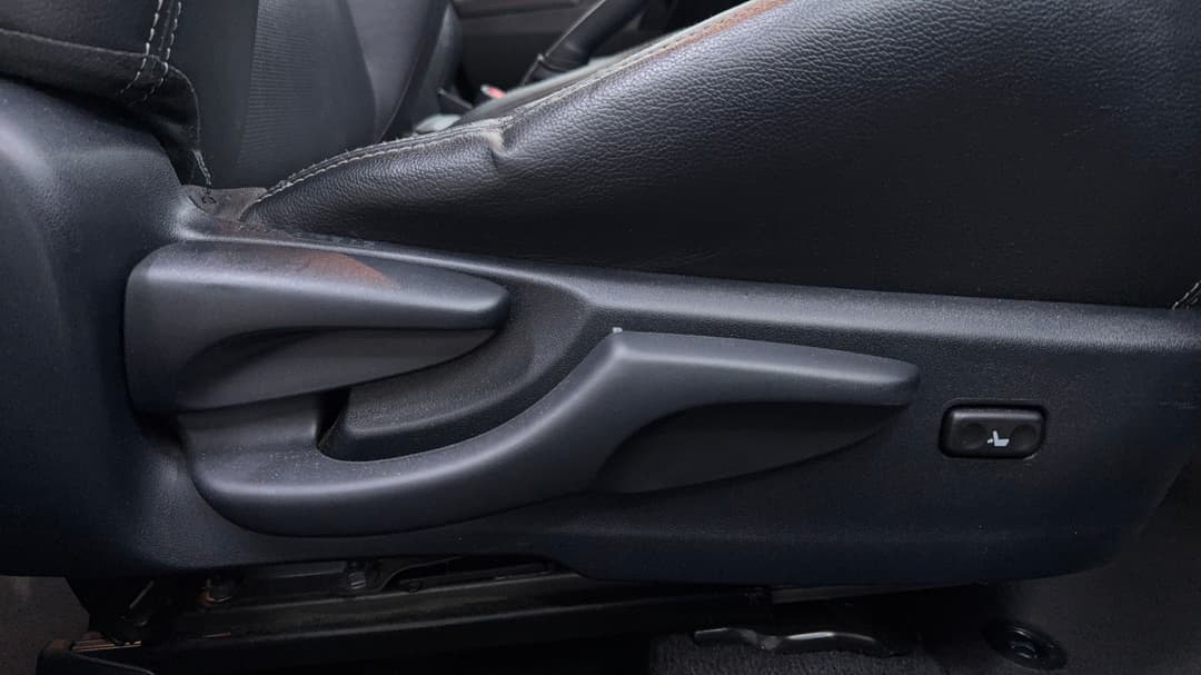 2017 Toyota Corolla Zr, Automatic, 122870 km, Drivers Side Adjustment Panel