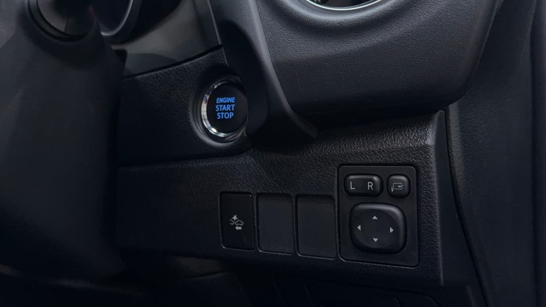 2017 Toyota Corolla Zr, Automatic, 122870 km, Utility Switches/Buttons