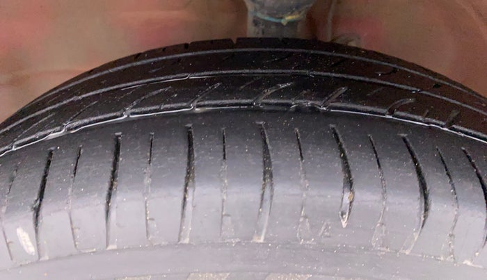 2014 Maruti Wagon R Stingray VXI, Petrol, Manual, 80,132 km, Left Front Tyre Tread