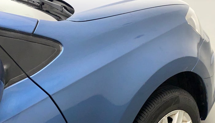 2016 Volkswagen Vento HIGHLINE 1.6 MPI, Petrol, Manual, 83,997 km, Right fender - Paint has minor damage
