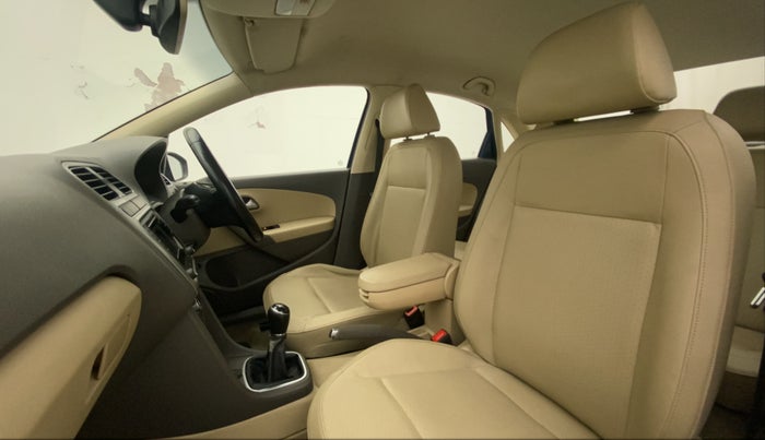 2016 Volkswagen Vento HIGHLINE 1.6 MPI, Petrol, Manual, 83,997 km, Right Side Front Door Cabin