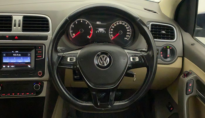 2016 Volkswagen Vento HIGHLINE 1.6 MPI, Petrol, Manual, 83,997 km, Steering Wheel Close Up