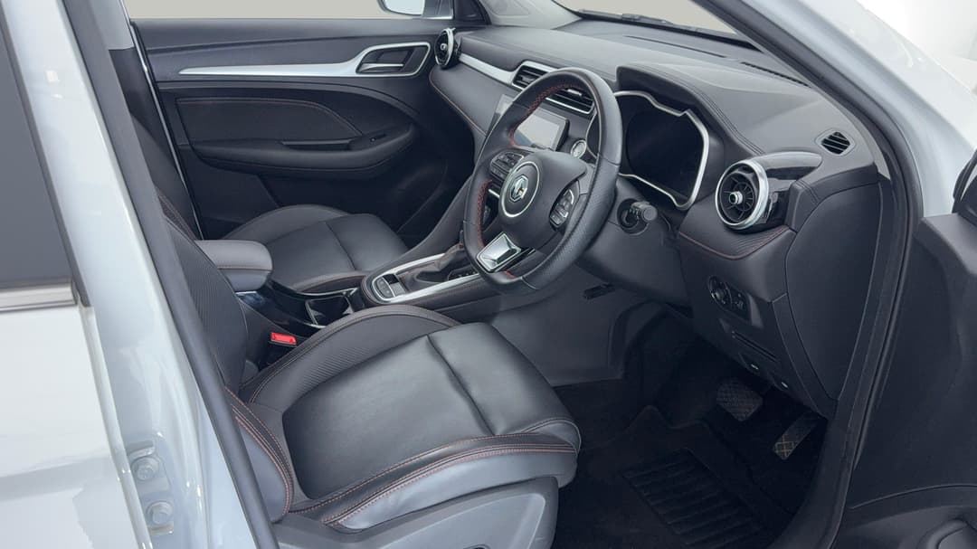 2021 MG Zst Essence, Automatic, 30131 km, Right Side Front Door Cabin View