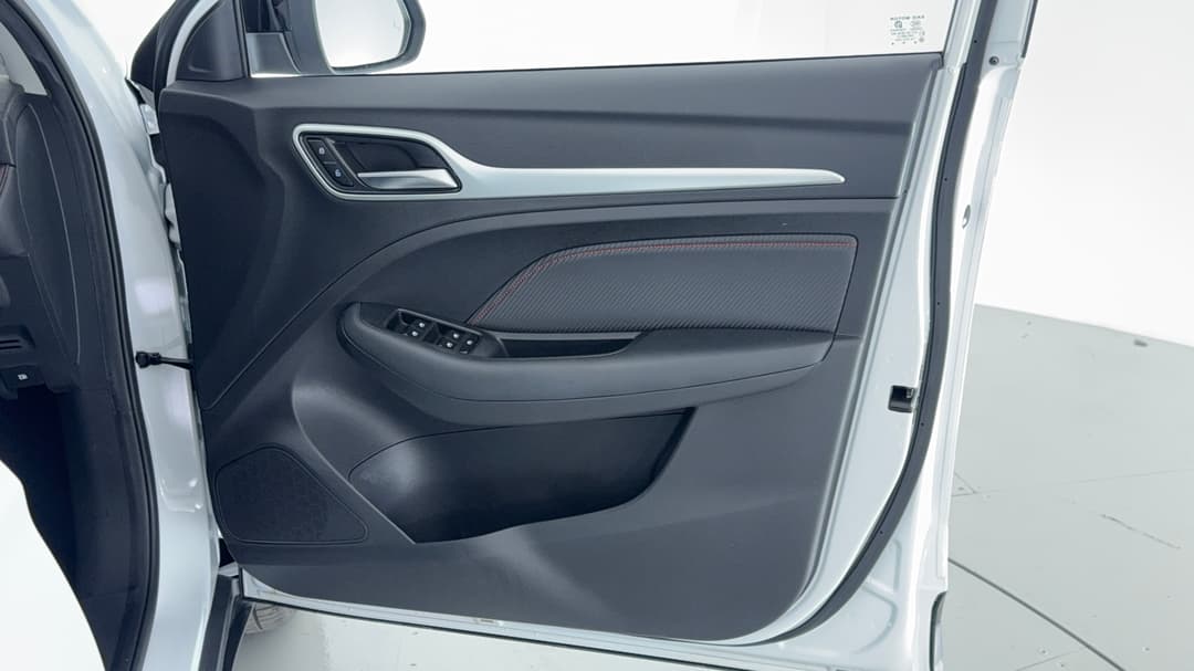 2021 MG Zst Essence, Automatic, 30131 km, Speaker View