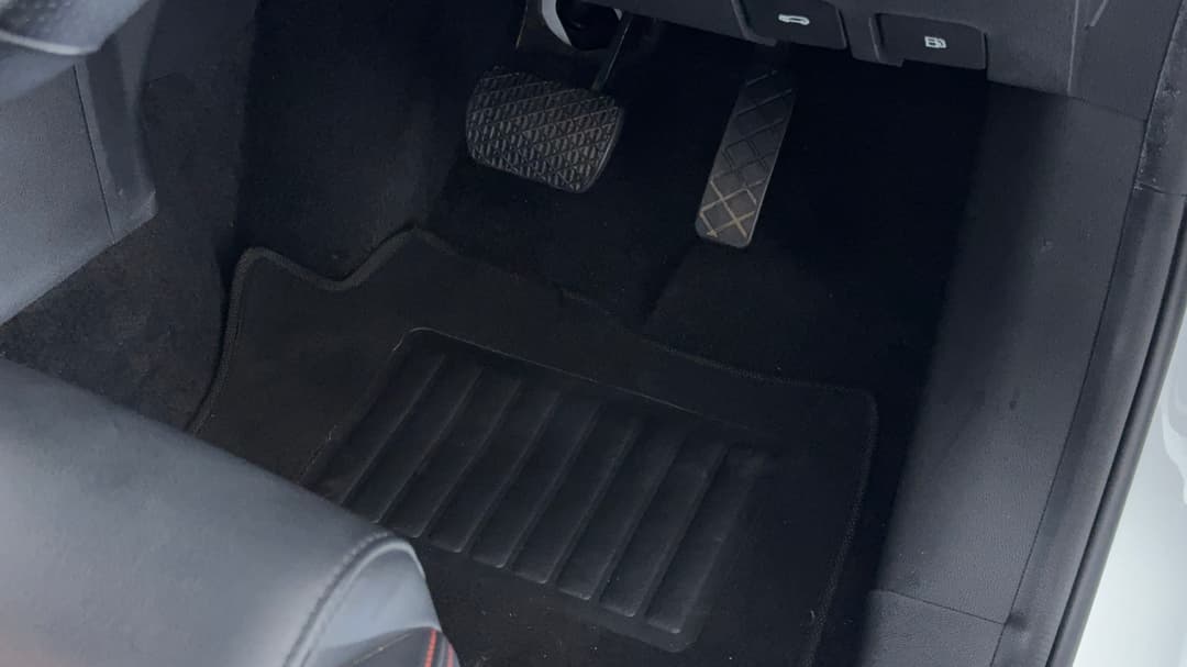 2021 MG Zst Essence, Automatic, 30131 km, Pedals and Footmat