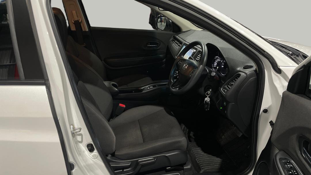 2021 Honda HR-V Vti, Automatic, 39917 km, Right Side Front Door Cabin View