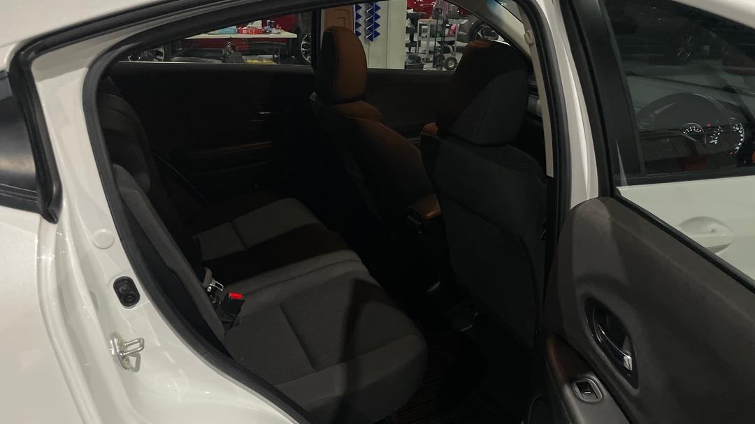 2021 Honda HR-V Vti, Automatic, 39917 km, Right Side Rear Door Cabin View