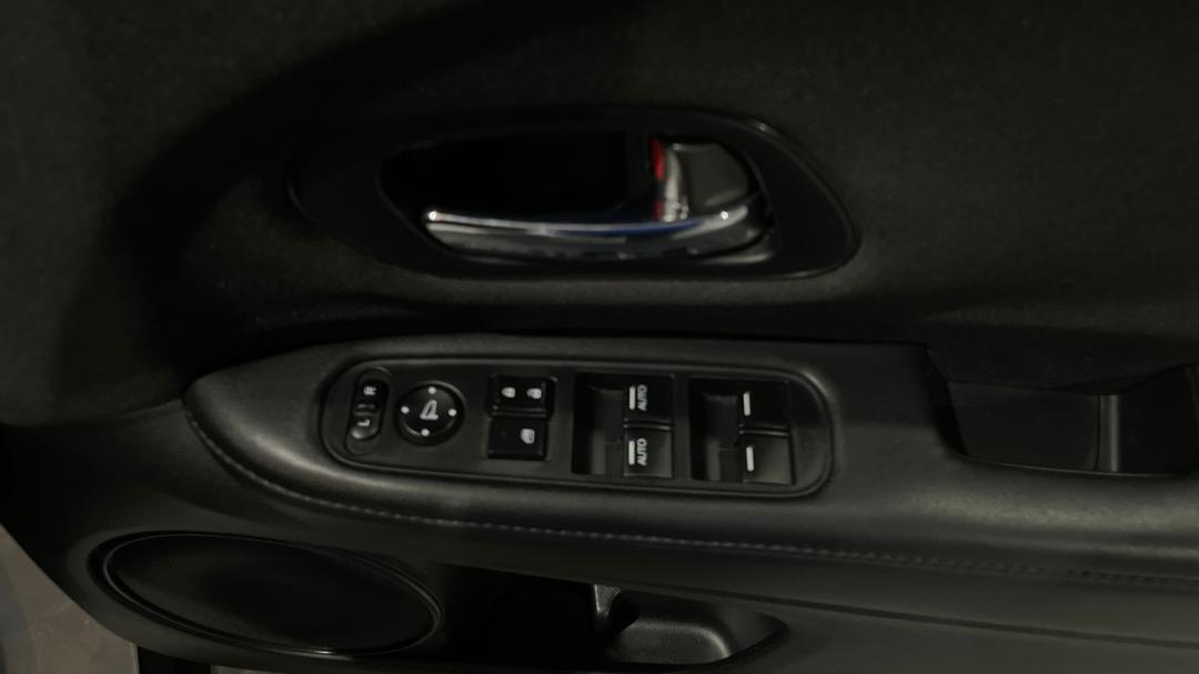 2021 Honda HR-V Vti, Automatic, 39917 km, Drivers Side Door Panel Controls