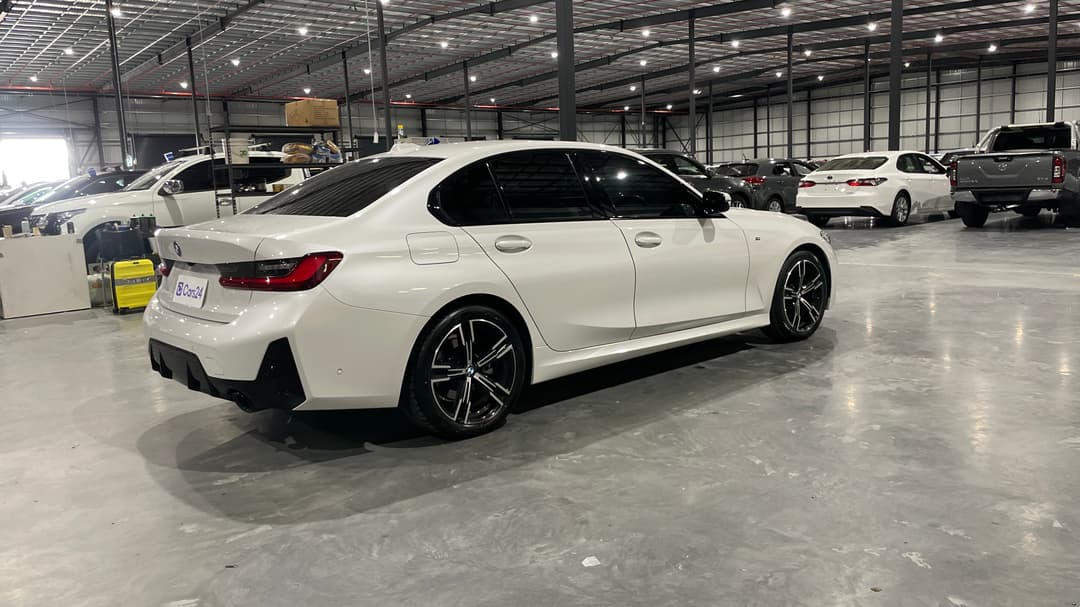 2023 BMW 3 20i M Sport, Automatic, 30777 km, Right Back Diagonal (45- Degree) View