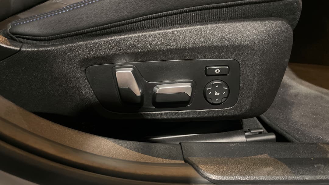 2023 BMW 3 20i M Sport, Automatic, 30777 km, Drivers Side Adjustment Panel