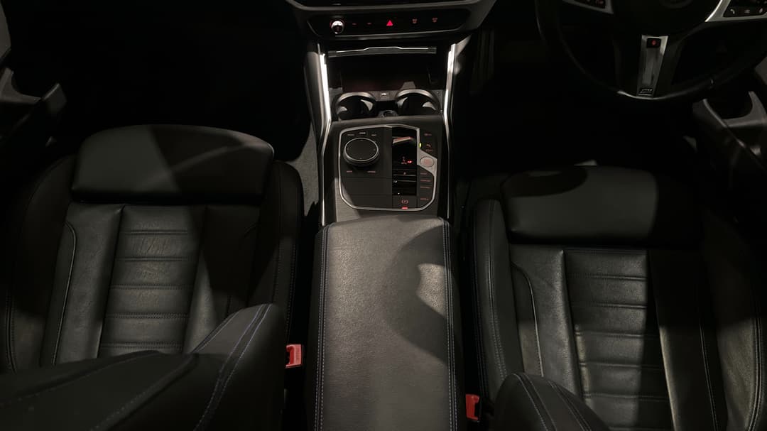 2023 BMW 3 20i M Sport, Automatic, 30777 km, Center Console