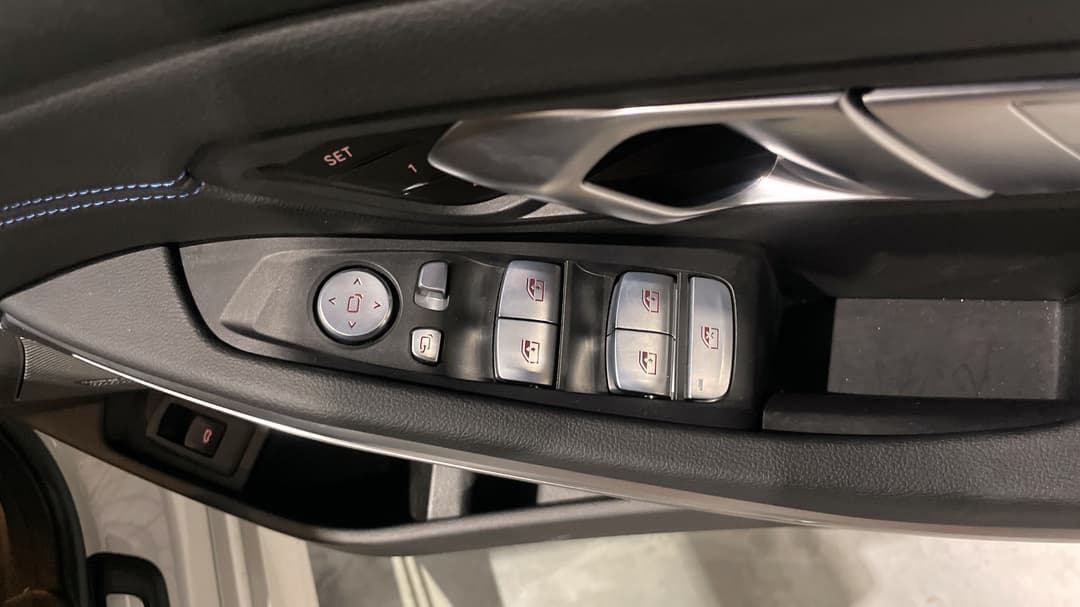 2023 BMW 3 20i M Sport, Automatic, 30777 km, Drivers Side Door Panel Controls