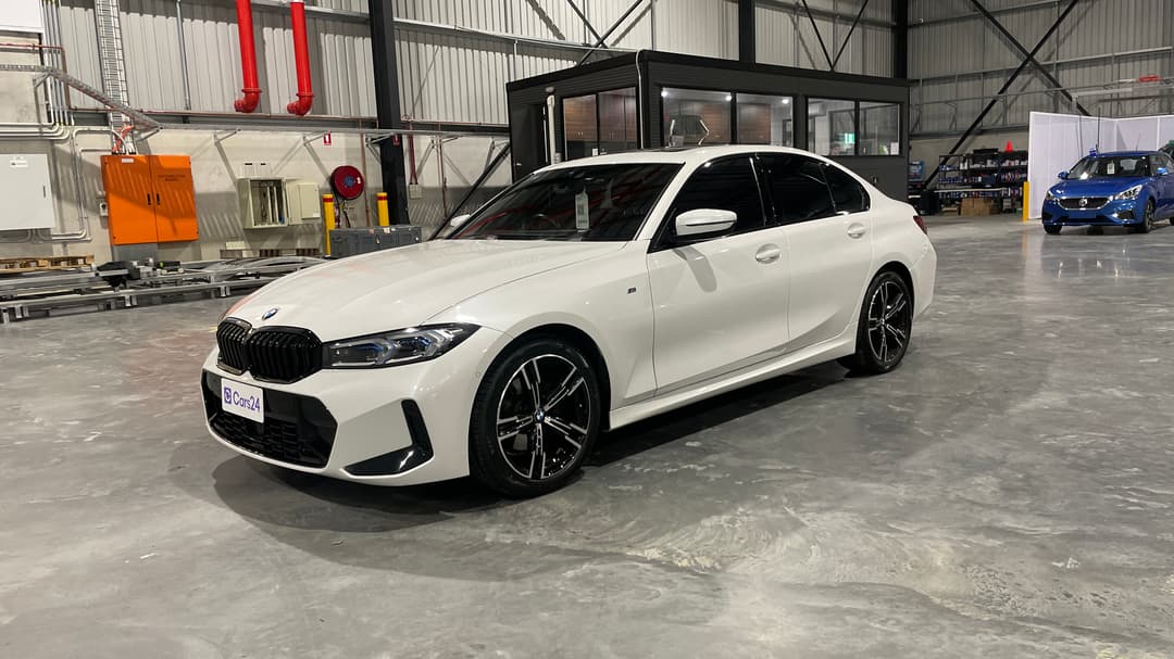 2023 BMW 3 20i M Sport, Automatic, 30777 km, Left Front Diagonal (45- Degree) View