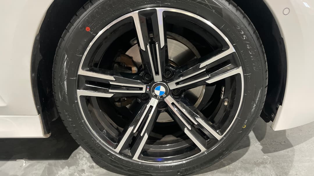 2023 BMW 3 20i M Sport, Automatic, 30777 km, Right Front Wheel