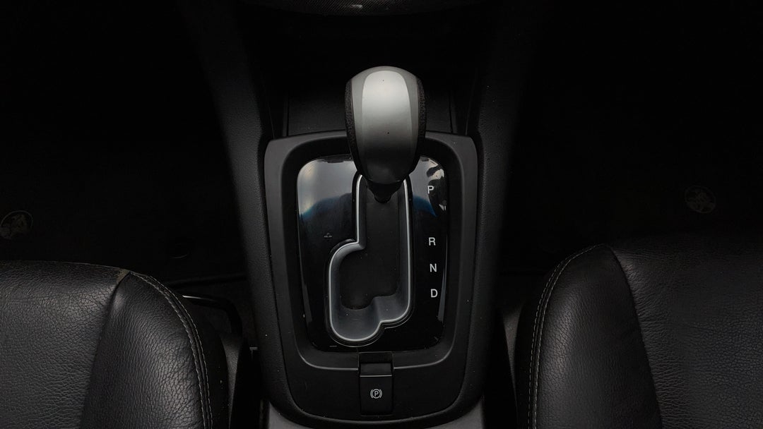 2017 Holden Captiva Active 7 Seater, Automatic, 133086 km, Gear Lever 