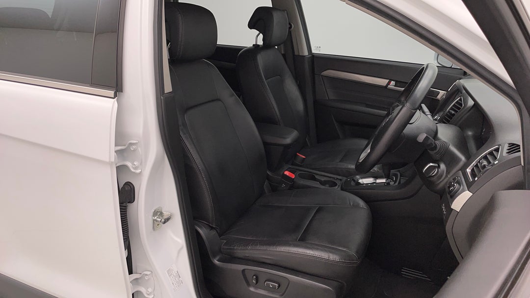 2017 Holden Captiva Active 7 Seater, Automatic, 133086 km, Right Side Front Door Cabin View